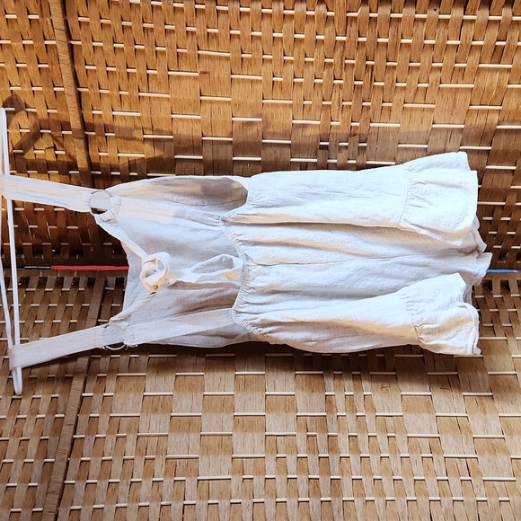 STORIA Tan Linen, Jumper / Romper Open Back Tie Up, Mini Shorts & Ruffle Pattern - Picture 3 of 11